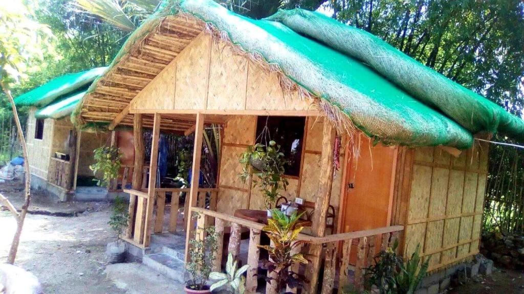 Traditional Filipino Transient House And Huts Near 100 Islands Wharf Alaminos Exterior photo