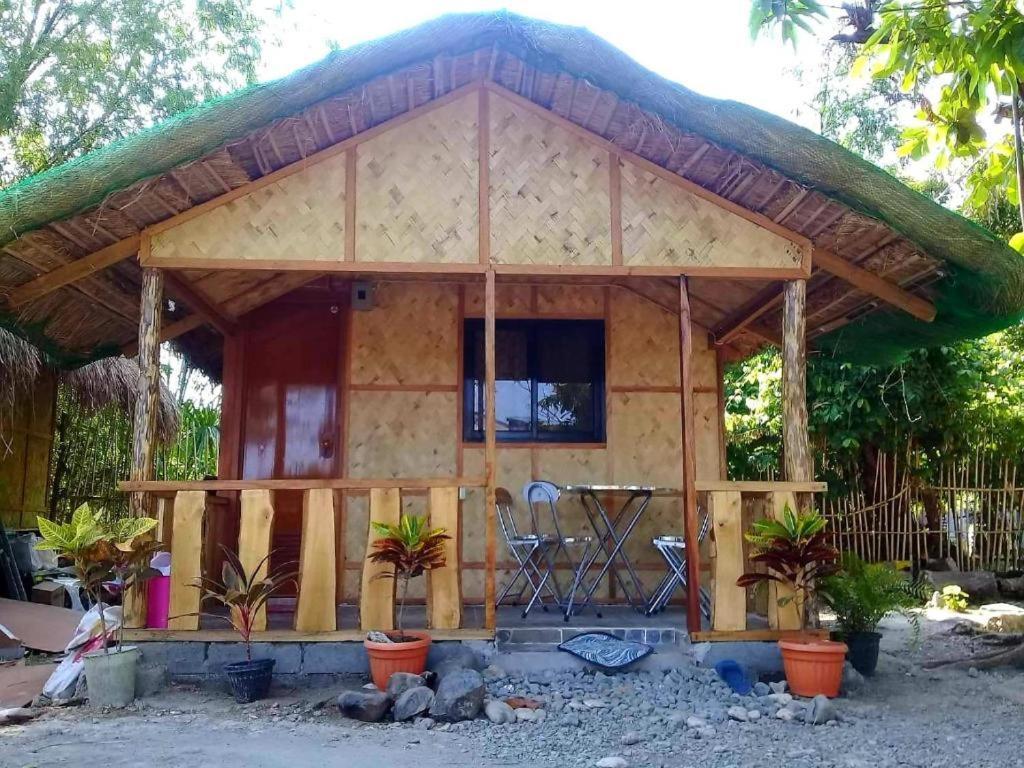Traditional Filipino Transient House And Huts Near 100 Islands Wharf Alaminos Exterior photo