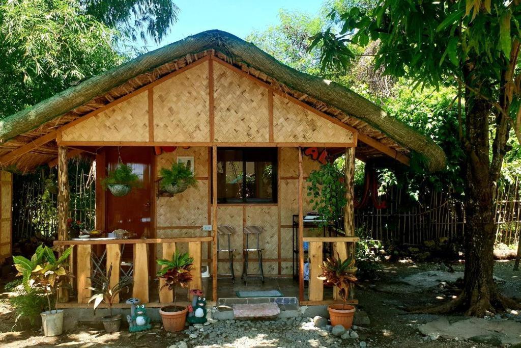 Traditional Filipino Transient House And Huts Near 100 Islands Wharf Alaminos Exterior photo